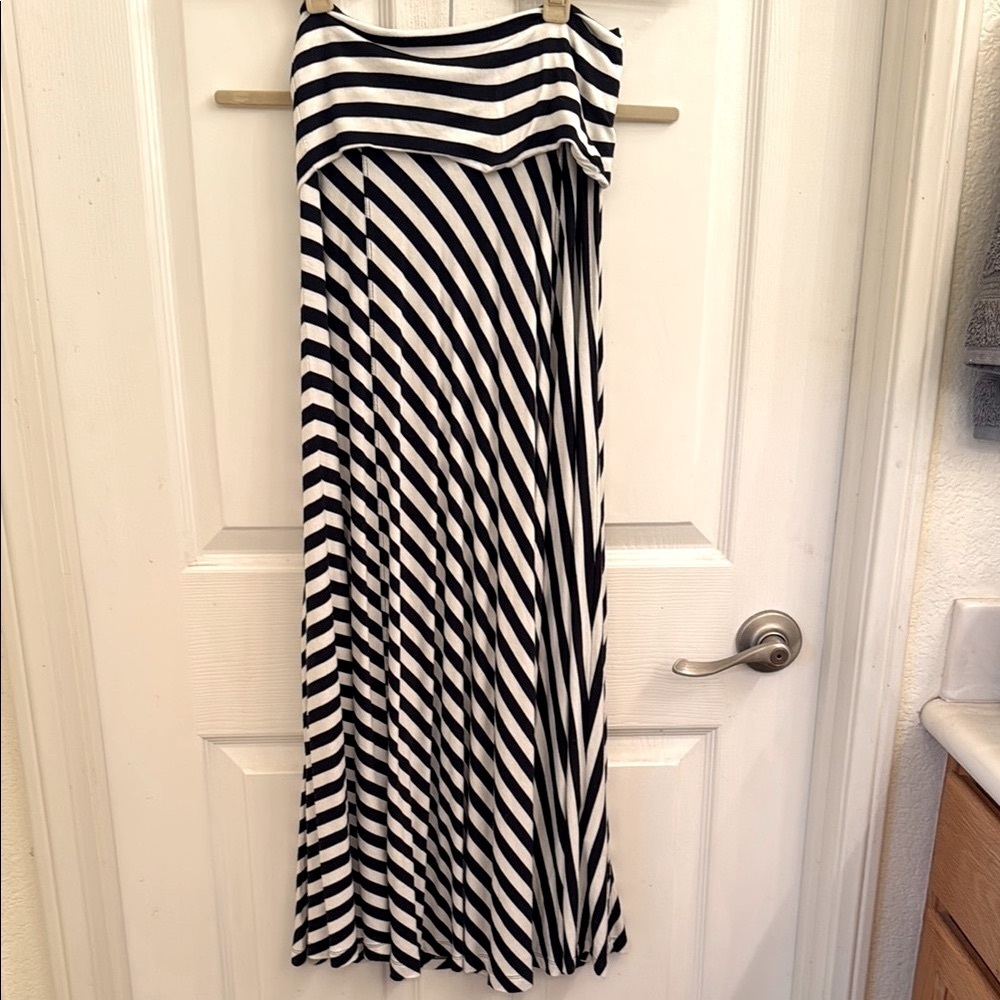 GAP White and Navy Striped Maxi Skirt - Picture 2 of 3